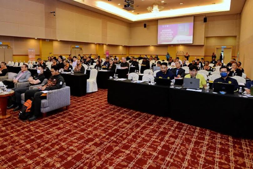 Eradicate ‘Syok Sendiri’ mentality