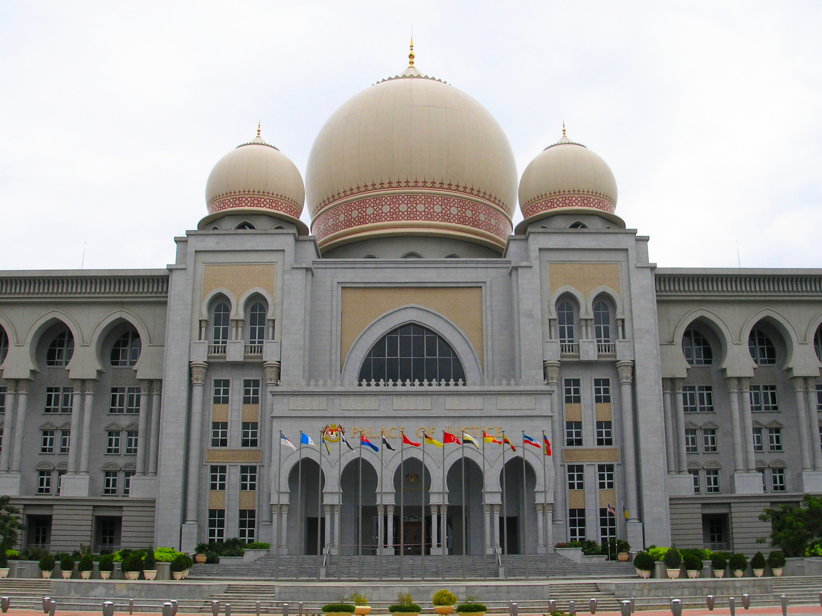 Harmonisasikan undang-undang syariah dan sivil