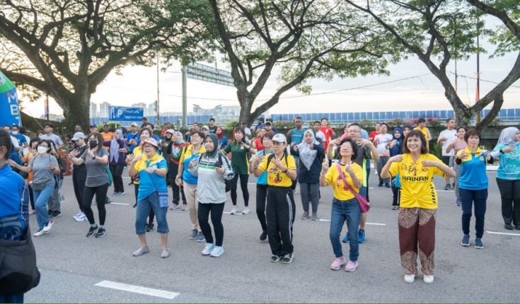 JB folk walk for health and environs