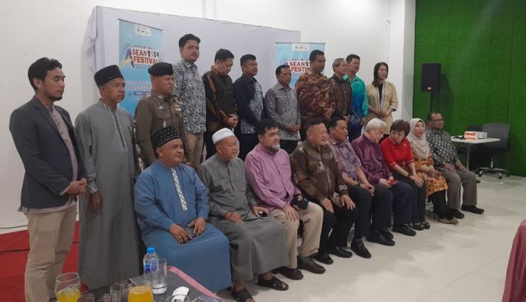 [BAHASA MELAYU DAN THAI] Kalau baling batu di Hat Yai, kena kepala orang Malaysia…