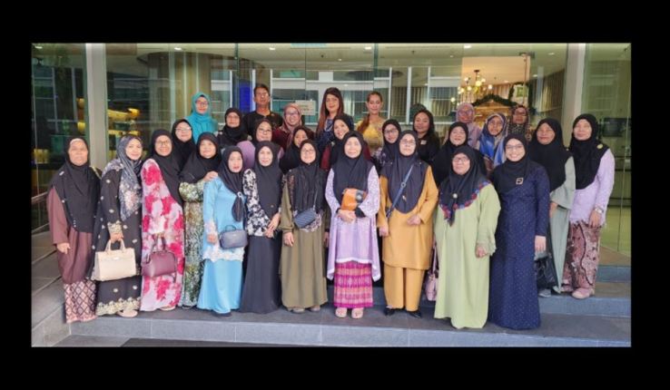 Hotel treats single mothers to buka puasa fare