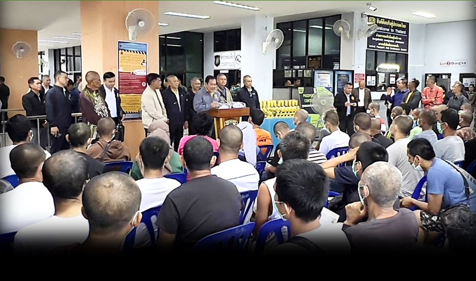 98 rakyat Thai terkandas di Malaysia dibawa pulang