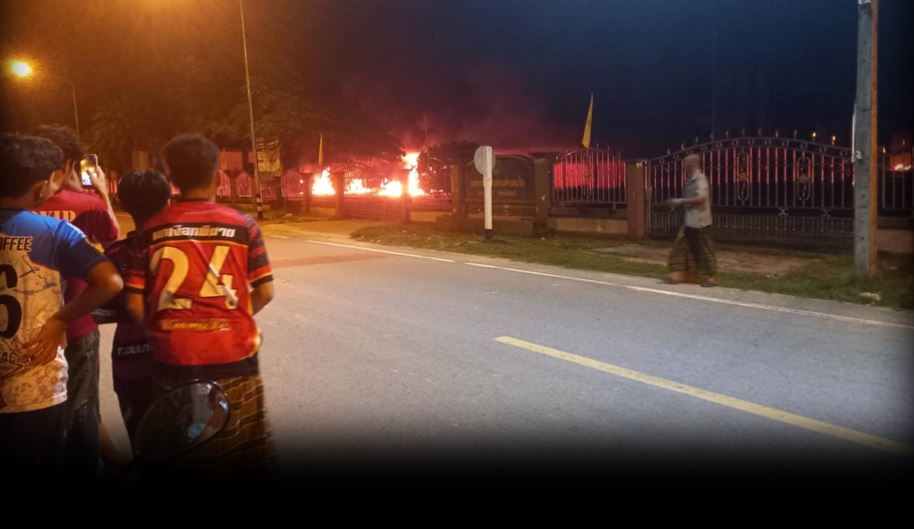 Bangunan dan kenderaan kerajaan dibakar, paku ditabur atas jalan di dua daerah di Wilayah Pattani malam tadi