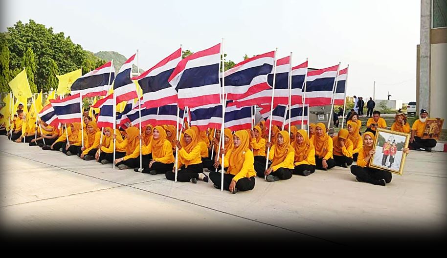 [Bahasa Melayu/ภาษาไทย] Rakyat Thai sayang Raja