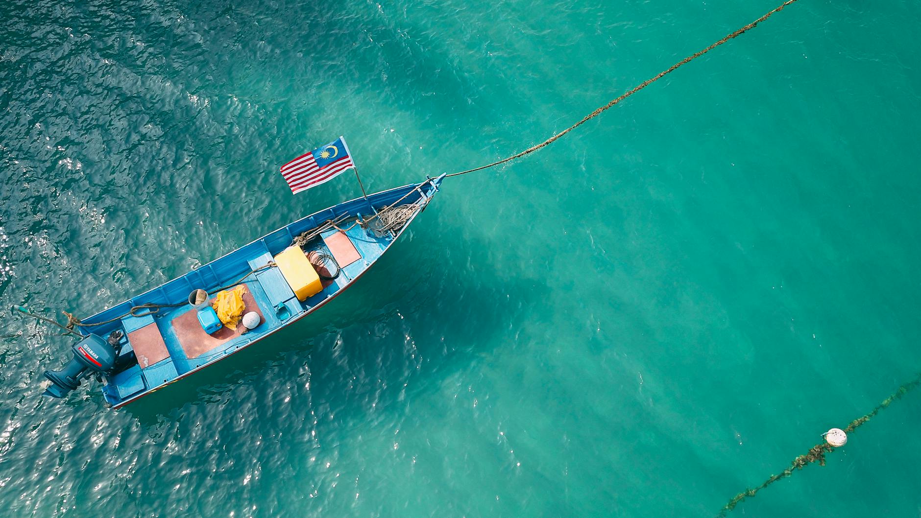 Tetap di sini