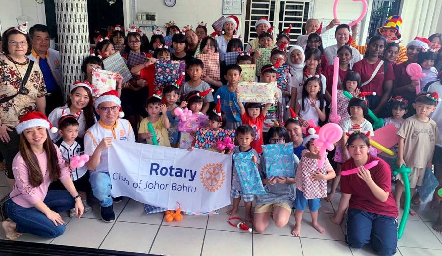 RCJB Spreads Christmas Cheer to 45 Children in Need