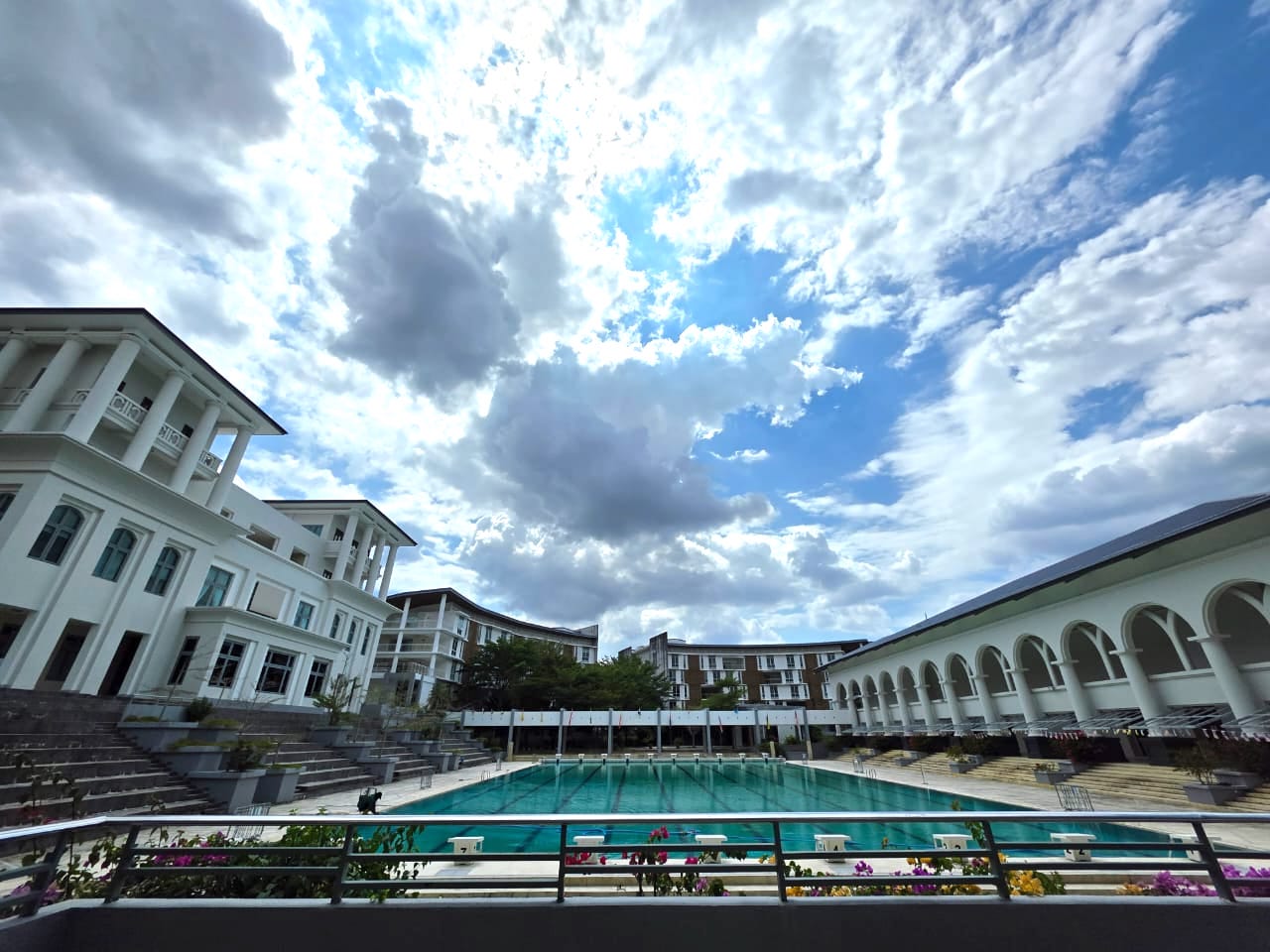 Lepasan SPM Teruja Menuntut di ELMU University