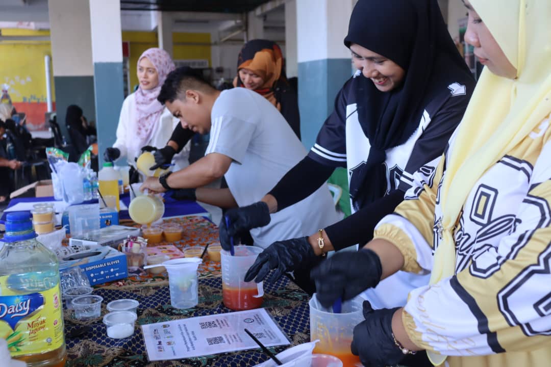 PKTAAB, USM didik kelestarian dalam masyarakat dengan EcoSoap